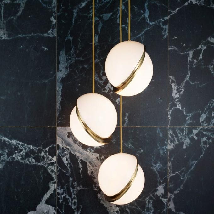 مصباح قلادة نيارة مون-كيرف مع الأكريليك والنحاس | سنورف