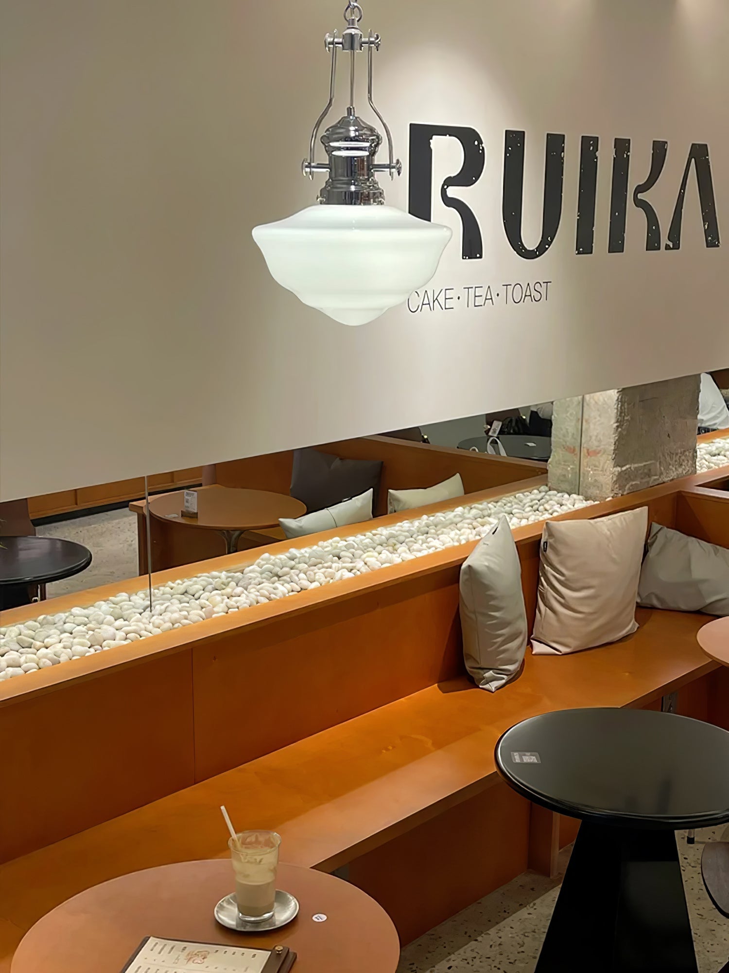 Havenwood Skolehus Pendellampe Med Håndlagde Glasskjermere | Snurv