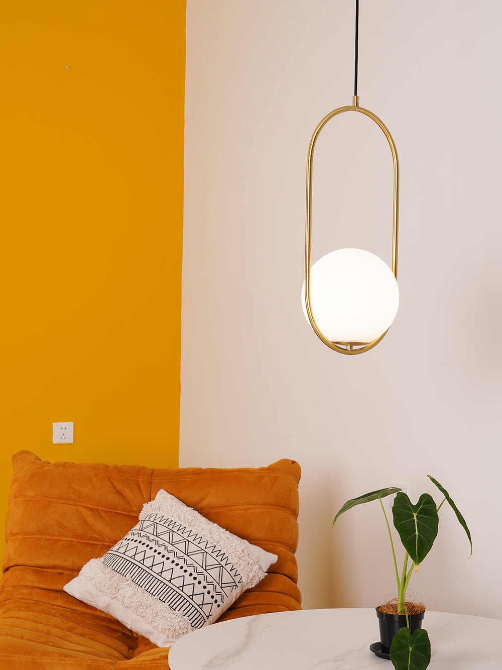Astraea Modern Pendant Lamp for Elegant Living Spaces | Snurv