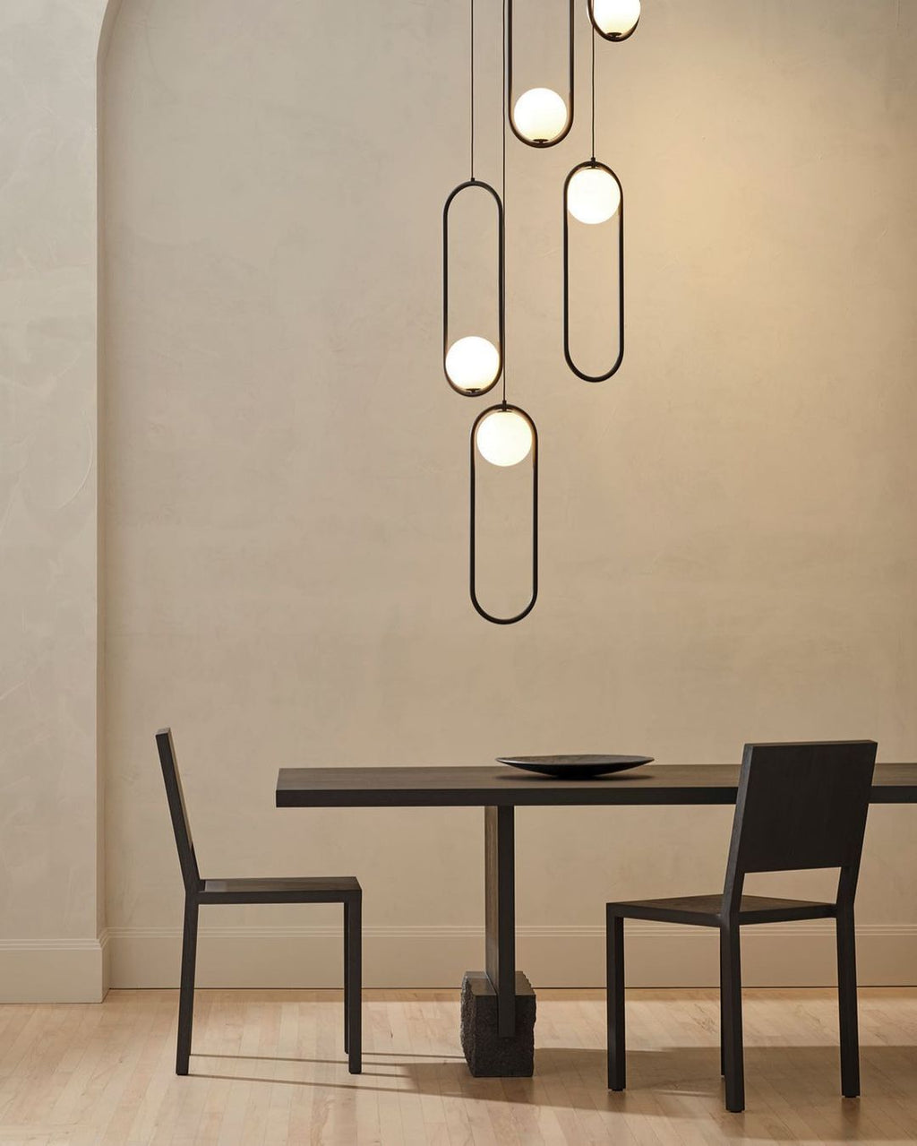 Astraea Modern Pendant Lamp for Elegant Living Spaces | Snurv