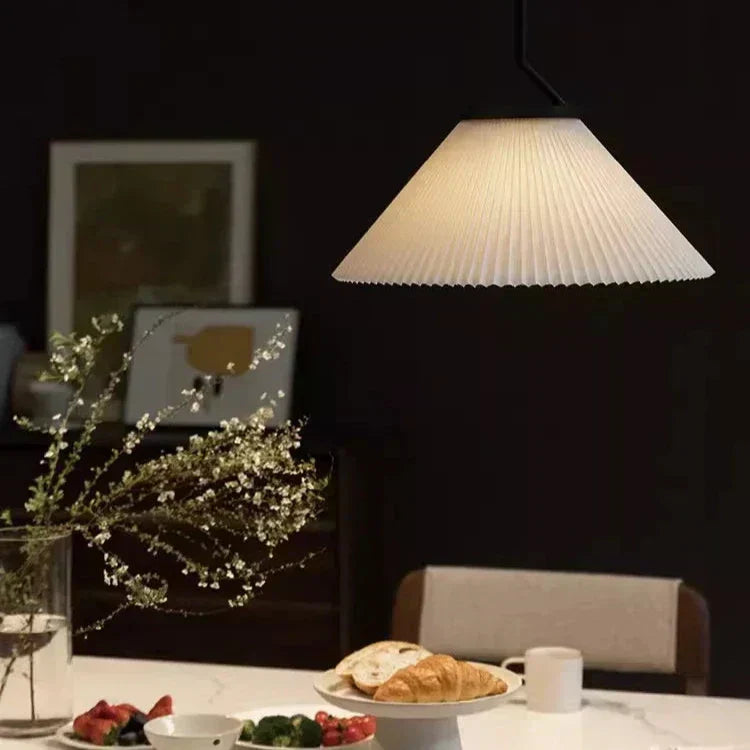 Velora Cream Pleated Pendant Lamp With Warm Light And Soft Scandinavian Style | Snurv
