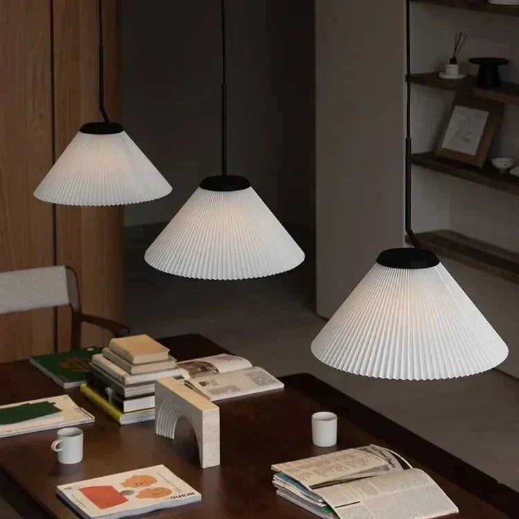 Velora Cream Pleated Pendant Lamp With Warm Light And Soft Scandinavian Style | Snurv